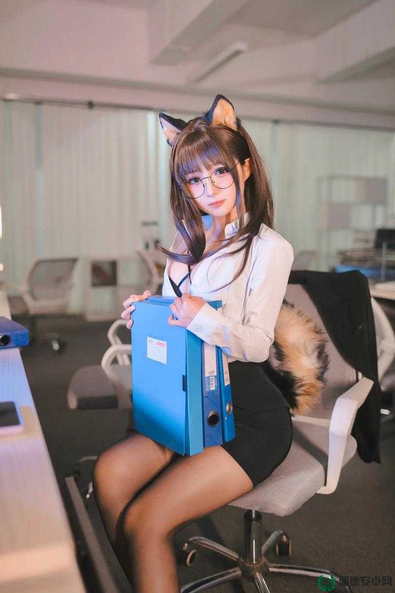荡妇：身着制服的白虎，极致诱惑你无法抗拒