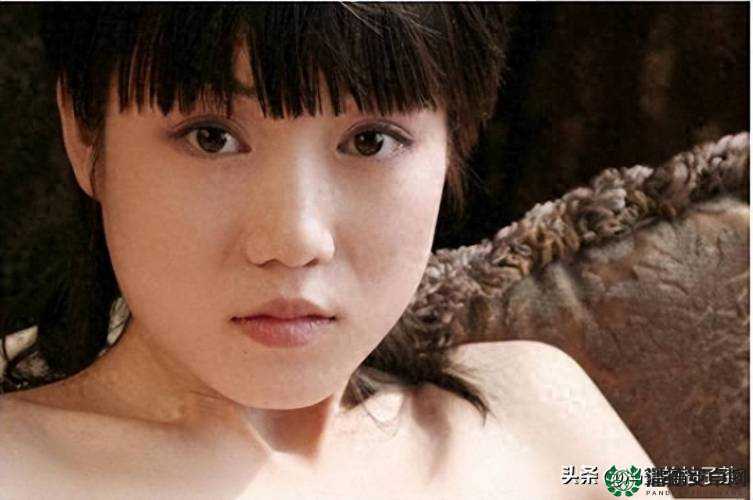 张筱雨玉门打开引发的艺术与争议探讨