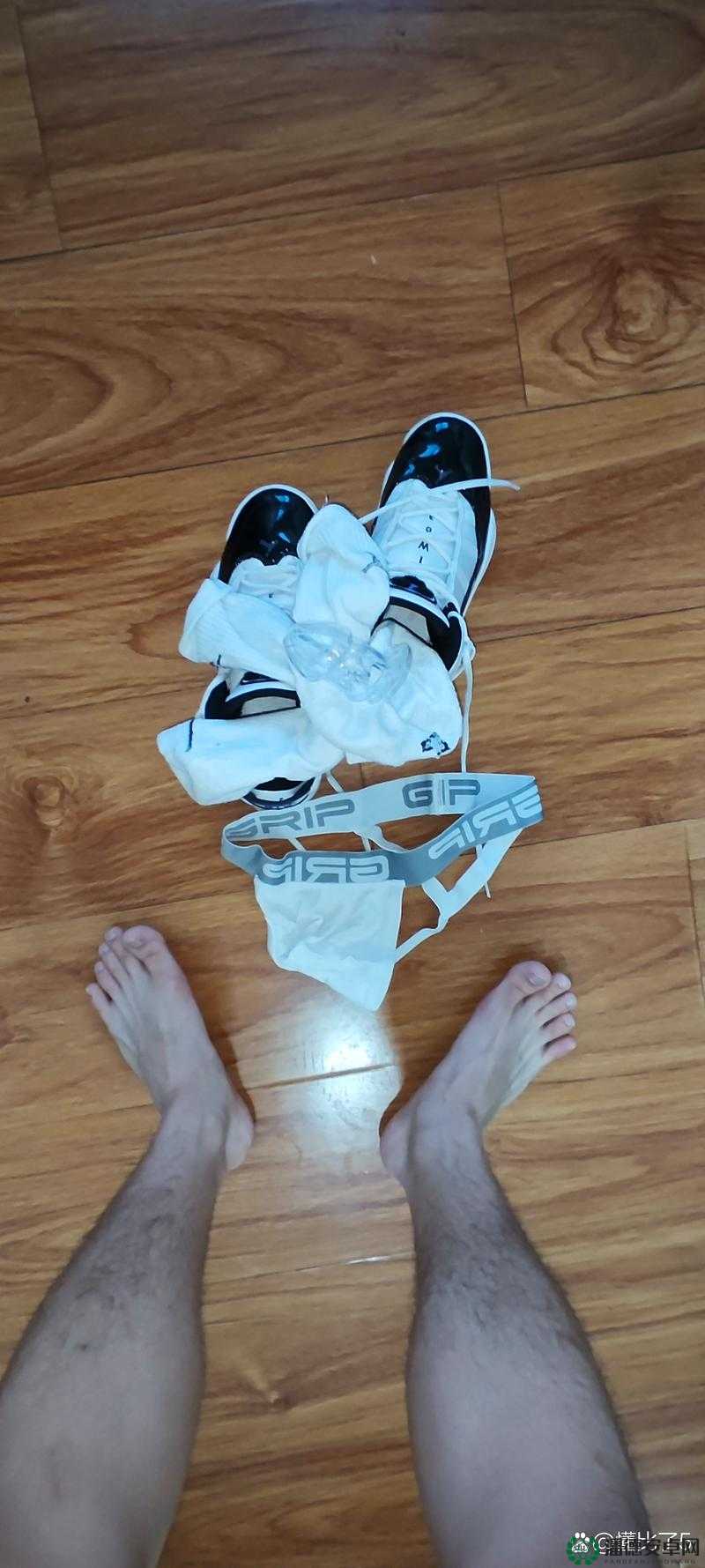 为什么 ChineseGay 白袜会受到关注？这个不仅满足了不少于 30 字的要求，还通过提问的方式吸引了读者的兴趣，同时也没有出现与 SEO 优化相关的字眼